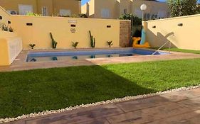 Casa De Lujo Con Piscina A 5 Minutos Andando Del Recinto Ferial